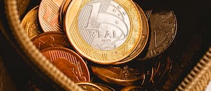 ¿A cuánto cotiza el real oficial y blue este lunes 2 de febrero?