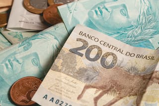 ¿A cuánto cotiza el real oficial y blue este jueves 26 de febrero?