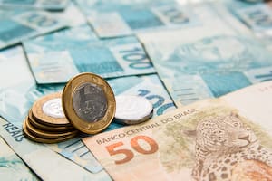 ¿A cuánto cotiza el real oficial y blue este lunes 9 de marzo?