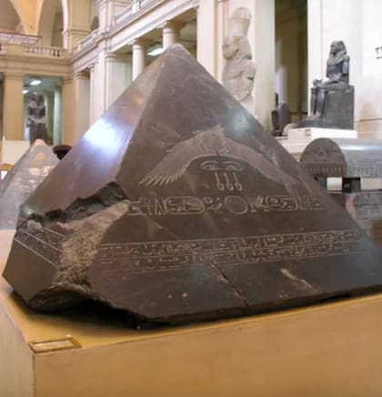 Así debería ser la piedra angular en la cima de la Gran Pirámide de Giza