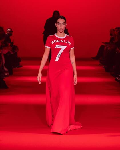 Así desfiló la mujer de Cristiano Ronaldo