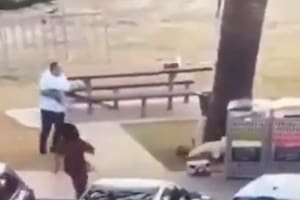 Video: así fue como un civil abatió a uno de los terroristas de Bondi Beach y evitó más muertes