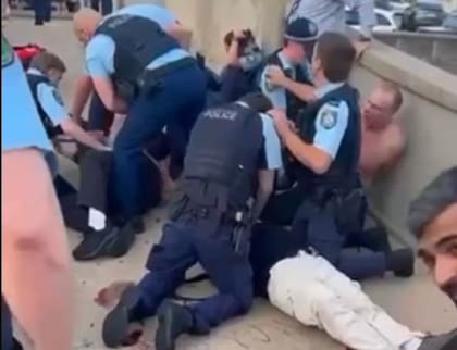 Así era abatido uno de los dos terroristas que atacó una fiesta judía en Australia y mató a 16 personas