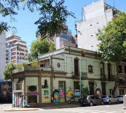 Así era la fachada de la casa, la dueña, arquitecta hizo el emprendimiento actual donde se encuentra el local.