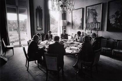 Así era la sala cuando funcionaba como espacio de reunión semanal de secretarios durante el reinado de Beatriz, la madre de Guillermo