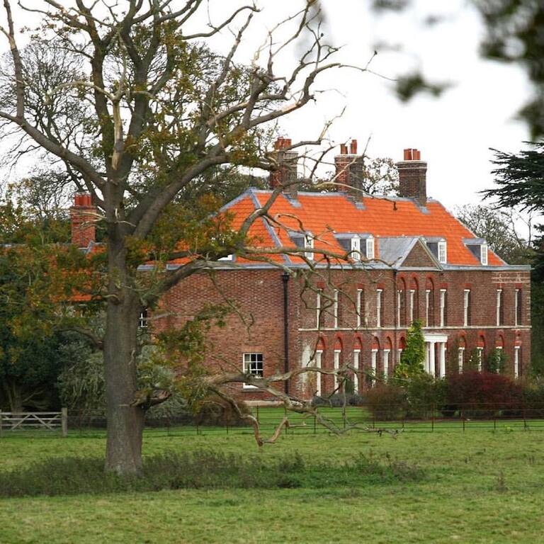 Así es Anmer Hall, la casa de campo en la que Kate Middleton y el príncipe Williams pasaron la cuarentena.