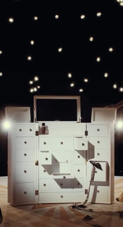 Así es el calendario de Adviento de Dior, compuesto de 24 mini cosméticos, perfumes y velas