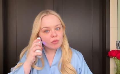 Así es el dispositivo facial de NuFace que usa Nicola Coughlan