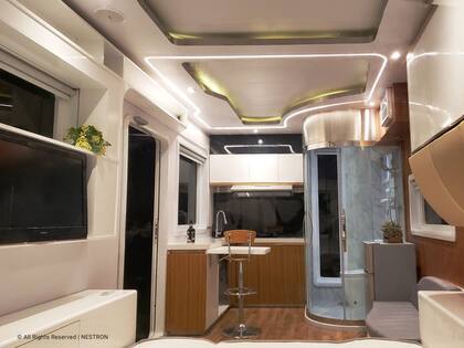 Así es el estar con comedor que incluye un sillón