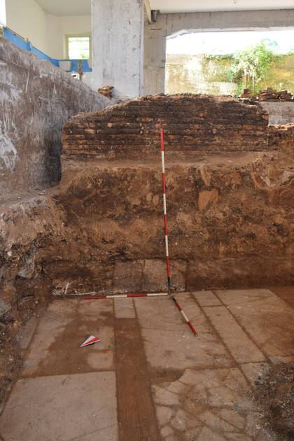 Así es el fondo de la pileta romana que estuvo abastecida por aguas termales