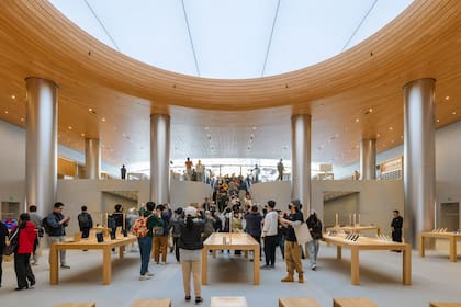 Así es el interior del Apple Store que está bajo tierra