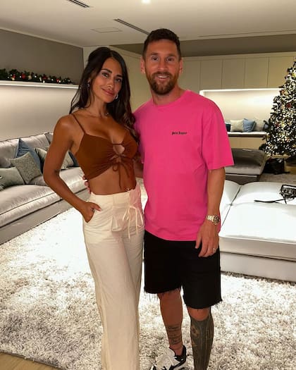 Así es el look de Anto Roccuzzo y Leo Messi utilizaron para despedir el 2023