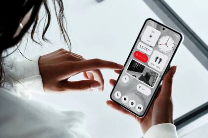 Así es el nuevo Nothing Phone (2), un smartphone con una serie de luces en la espalda que sirven como notificaciones silenciosas