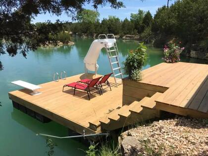 Así es el patio trasero de una de las viviendas que compone el conjunto habitacional