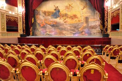 Después de 15 meses de obra, finalizó el plan de puesta en valor del Teatro del Libertador, que reabrió el 19 de marzo. Los trabajos de restauración costaron alrededor de $500 millones y participaron de las tareas 300 personas entre empleos de tecnología y tareas artesanales