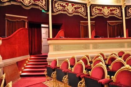 Vista de la platea, en la sala, totalmente restaurada y con todas las butacas retapizadas