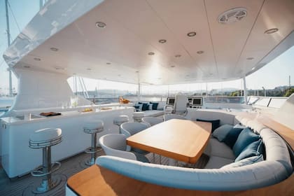 Así es el yate que disfrutaron Insaurralde y Clerici para navegar por el Mediterráneo