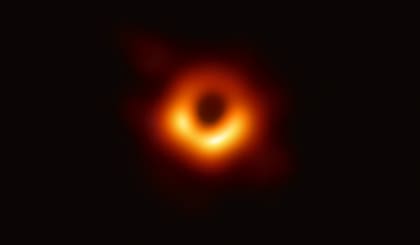Así es la fotografía que se tomó del primer agujero negro y la única que existía hasta el momento. M87*
