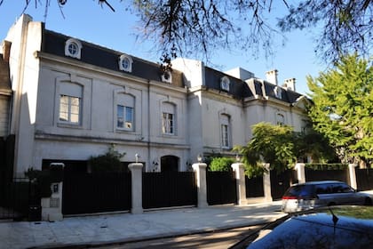 Así es la mansión de la diva argentina Susana Giménez, que se ubica justo frente a la casa de Peter Thiel