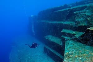 Así es la misteriosa pirámide hundida en Japón de 10.000 años de antigüedad