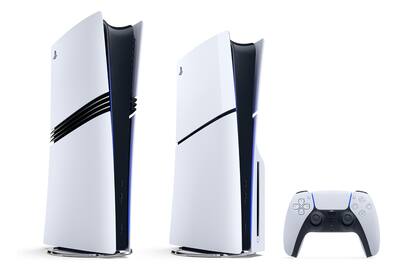 Así es la nueva PlayStation 5 Pro junto a la PlayStation 5 convencional
