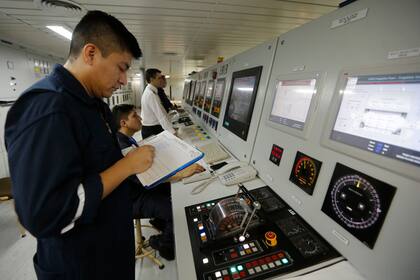 Así es la sala de máquinas del ARA Almirante Irízar