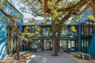 Cómo son las clases en esta escuela de Virginia donde se estudia solo dos horas al día