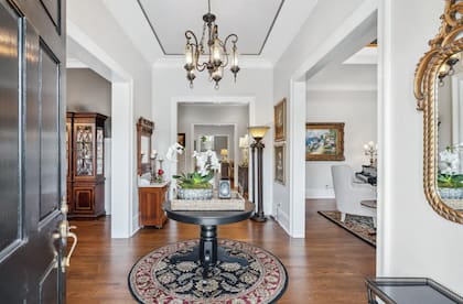 Así es por dentro la réplica de la Mansión Embrujada de Disney