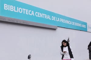 La principal biblioteca de la provincia de Buenos Aires se quedó sin nombre
