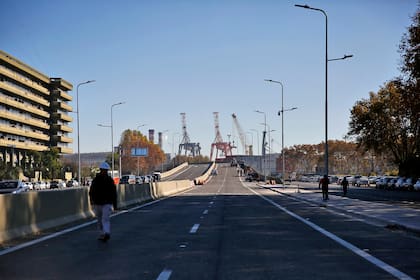 Según cifras del Ministerio de Desarrollo Urbano y Transporte porteño, por esa zona circulan a diario 15.326 camiones, 807 micros y 76.000 autos aproximadamente.