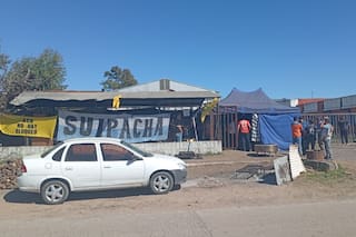 Despidieron empleados de una histórica láctea y en su pueblo realizaron una multitudinaria marcha