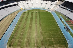 Las fotos que desmienten el buen estado del campo de juego que había difundido la organización