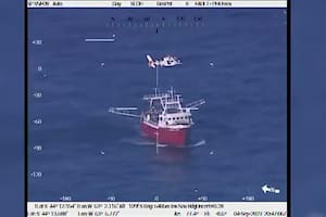 Un marinero se descompensó y fue rescatado con vida en un helicóptero de Prefectura