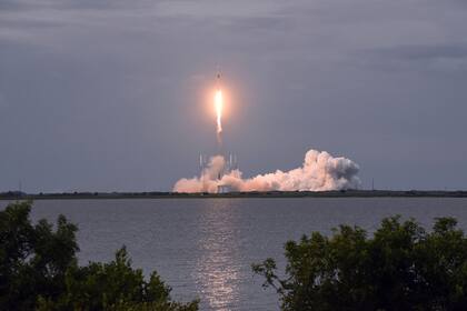 El lanzamiento fue impecable. Pocos minutos después del despegue se pudo observar en vivo cómo el satélite era liberado y quedaba flotando contra el fondo negro del espacio