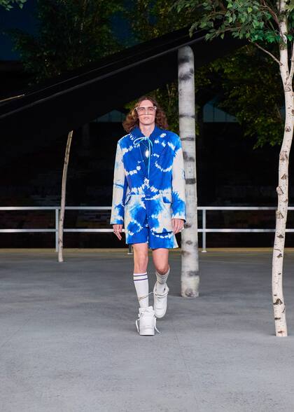 Así fue el emotivo desfile de Louis Vuitton dedicado a Virgil Abloh