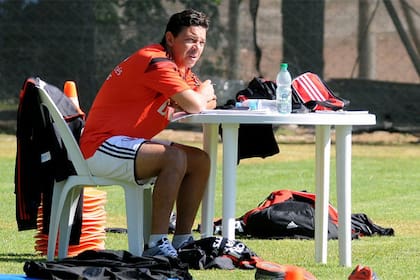 Gallando sigue atentamente el entrenamiento