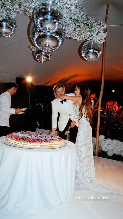Así fue la torta de bodas de Millie y Jake