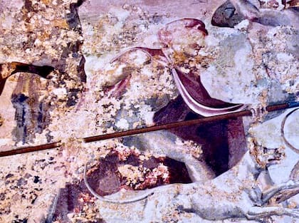 Así habría sido la túnica que utilizó Alejandro Magno y que se halló un fragmento en la Tumba II