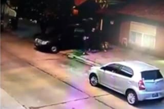 Bajaba las compras en Ramos Mejía y le dispararon para robarle