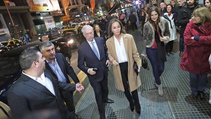 Así llegaban a ver Franciscus, caminando por calle Corrientes