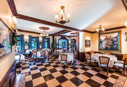 Así luce Club 33, el lujoso restaurante de Disney donde trabajaba Bonnye Lear