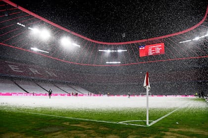 Así luce el Allianz Arena, en Munich, durante un partido entre el Bayern Munich y el Arminia Bielefeld.