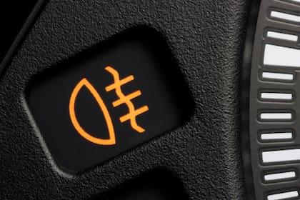 Así luce el botón de la luz antiniebla trasera, que también puede aparecer como un indicador en el tablero