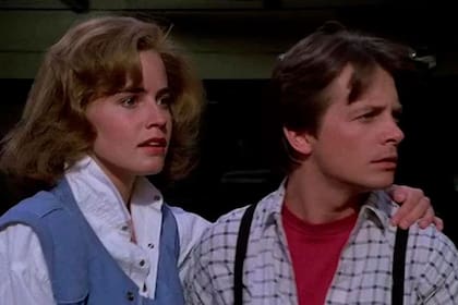 Así luce hoy Elisabeth Shue, la novia de Daniel LaRusso y Marty McFly en Karate Kid y Volver al Futuro