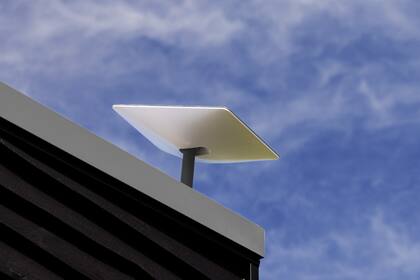 Así luce la nueva antena de Starlink, un diseño que promete una velocidad de descarga de hasta 500 Mbps