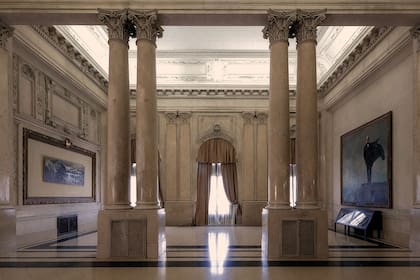 Así lucen hoy los pasillos y los salones.