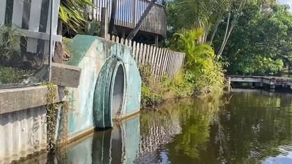 Así lucía el desagüe en el que se encontraba la estadounidense