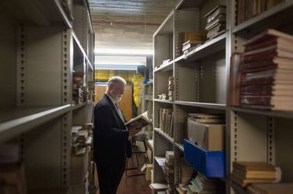 Desde el inicio de su gestión, Manguel había propuesto que la Biblioteca funcionara como biblioteca, es decir como un instrumento para los lectores