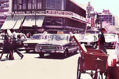 Así lucía la intersección entre la Avenida Cabildo y Juramento, en el barrio de Belgrano, en 1980.