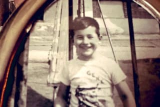 Quién es este pequeño que con los años se convirtió en una estrella de la música